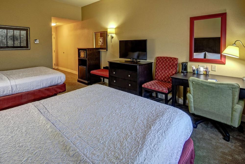 Hampton Inn Jacksonville-Anniston Area photo 21