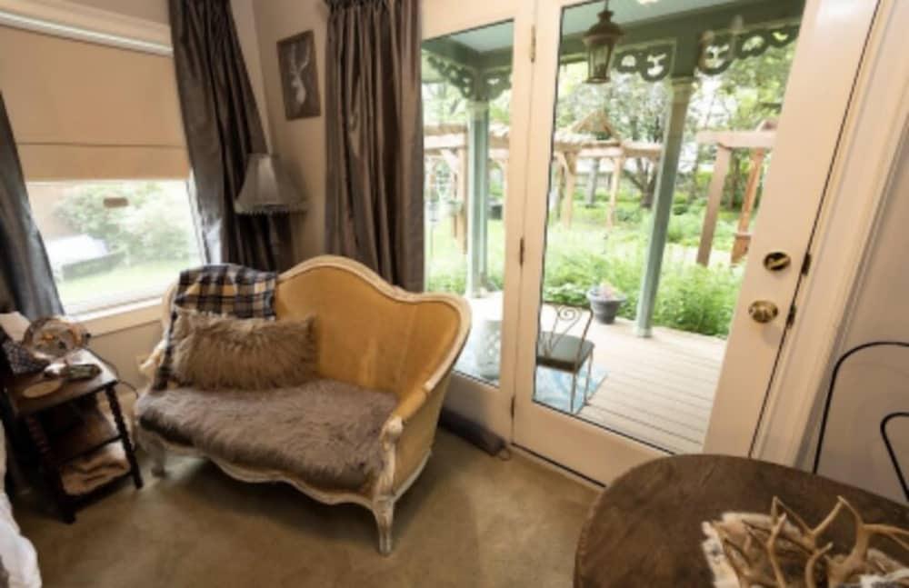 Iron Amethyst Inn   Boutique Hotel photo 16