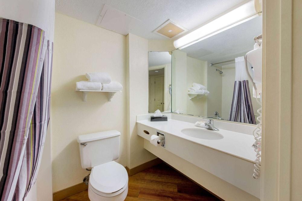 La Quinta Inn & Suites by Wyndham Ft Lauderdale Cypress Cr photo 23
