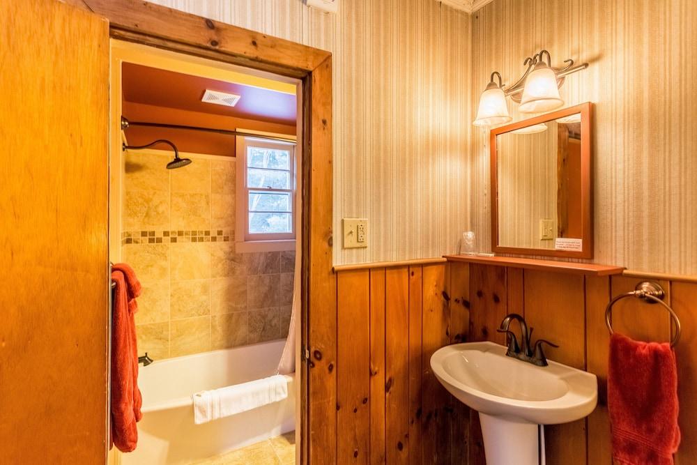 ADK Trail Inn photo 12