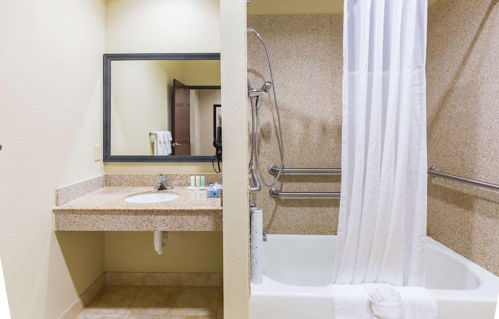 Comfort Suites Beaumont I-10 photo 23