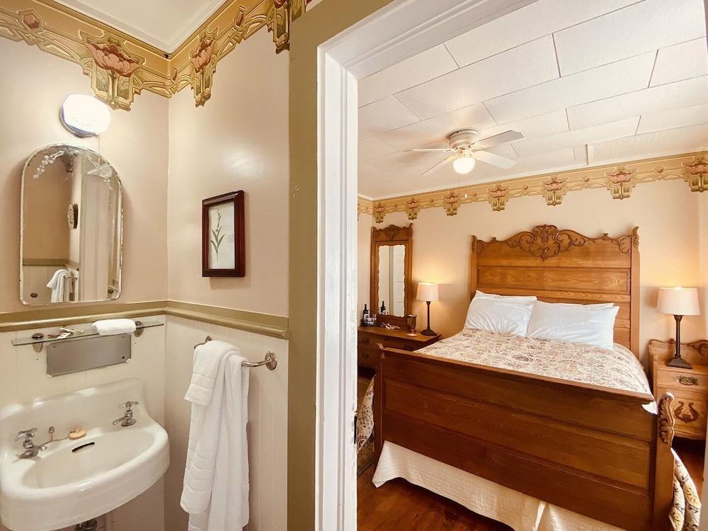 The Historic Requa Inn photo 74