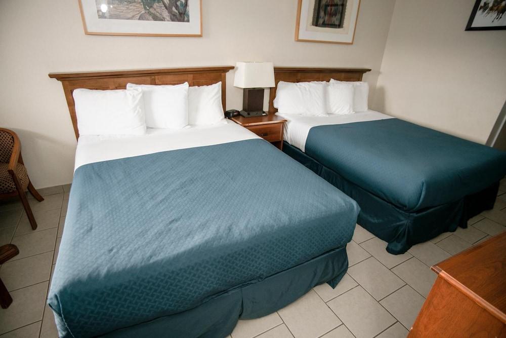 Pacific Inn photo 20