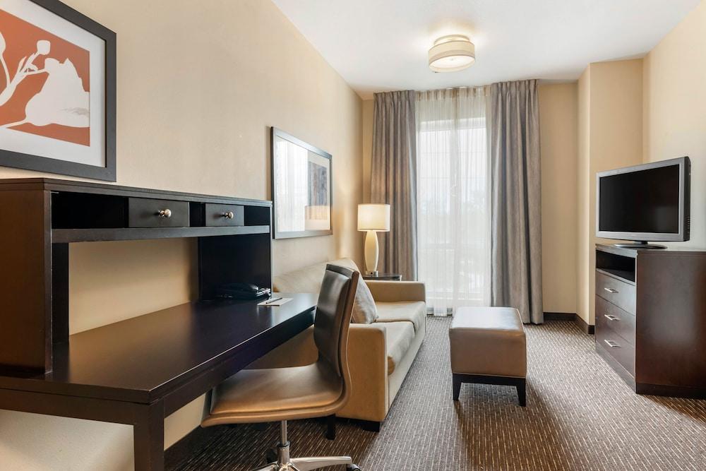 Staybridge Suites St. Petersburg Downtown by IHG photo 30