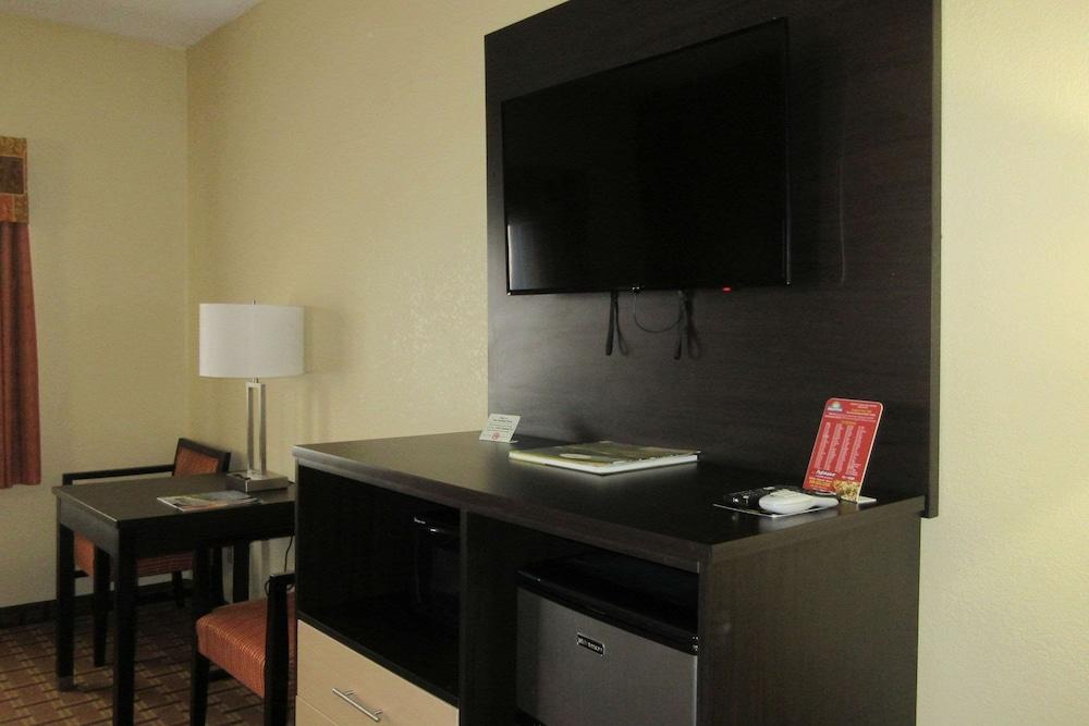 Quality Inn & Suites Benton Harbor - St. Joseph photo 5