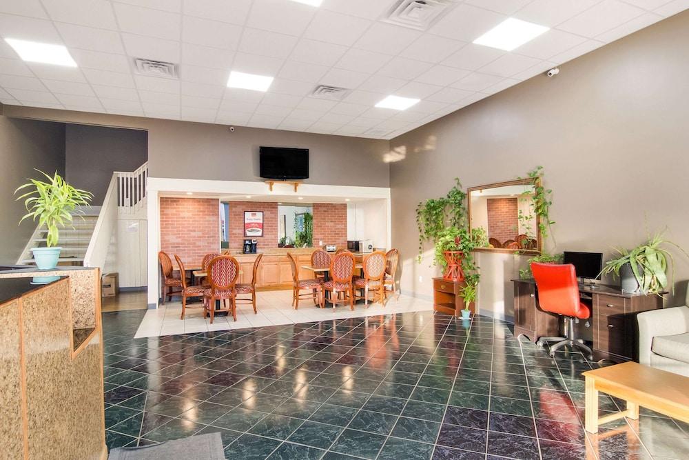 Econo Lodge photo 7