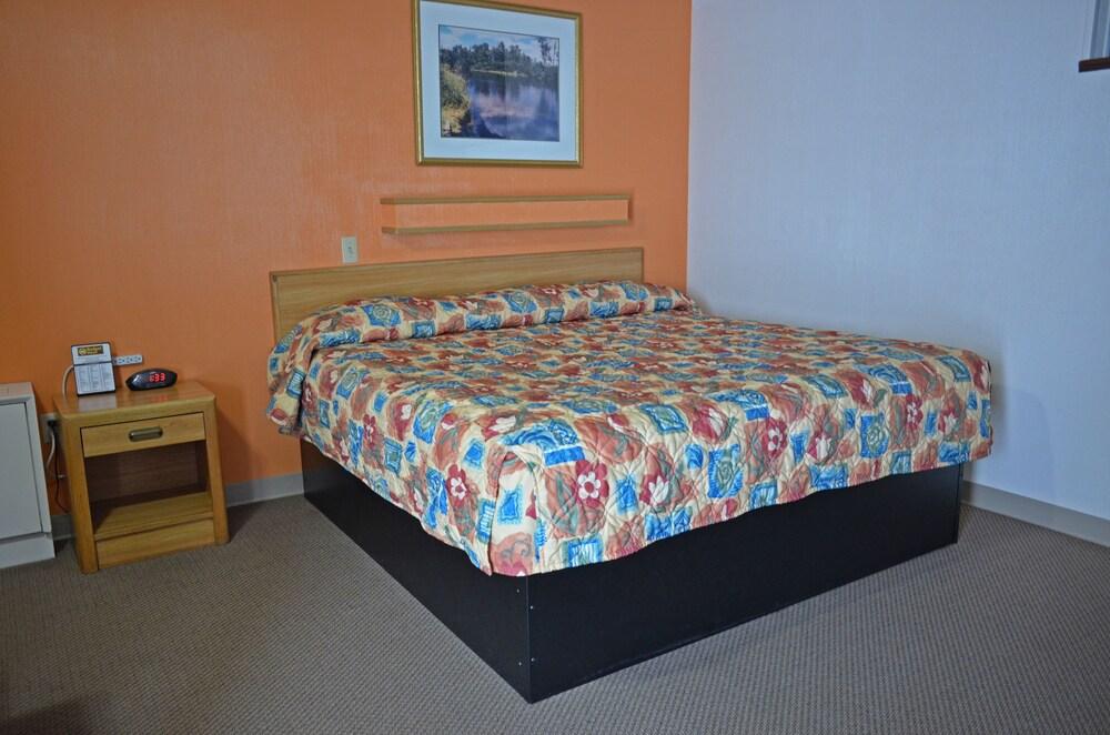 Budget Host Inn Iron Mountain photo 20