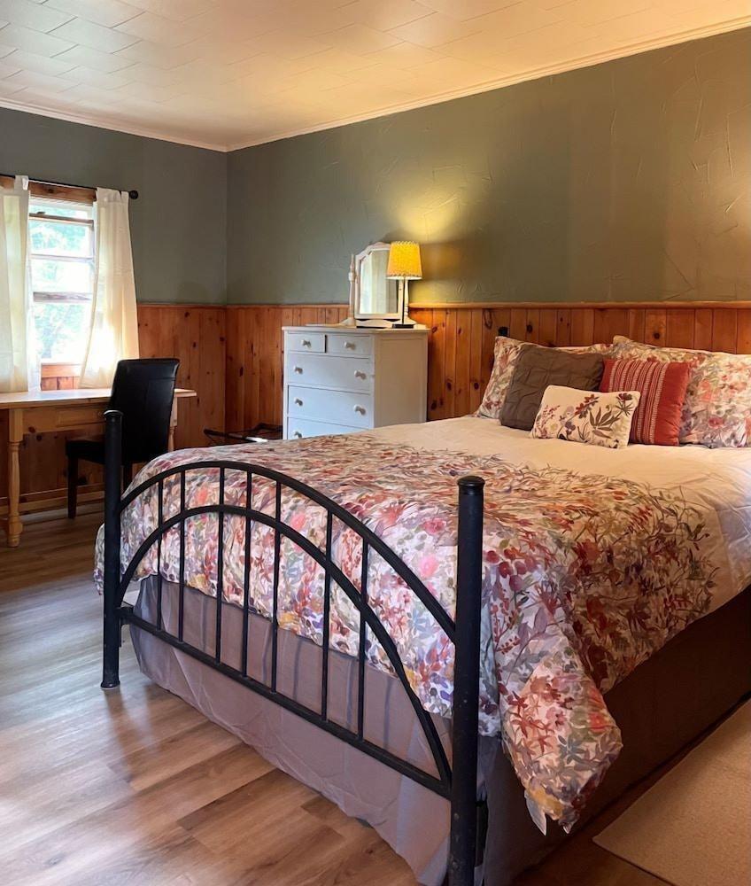ADK Trail Inn photo 10