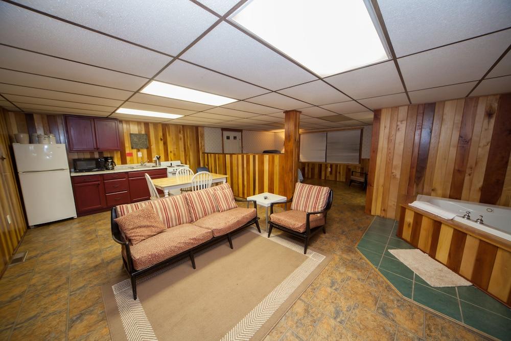 Log Cabin Lodge & Suites photo 73