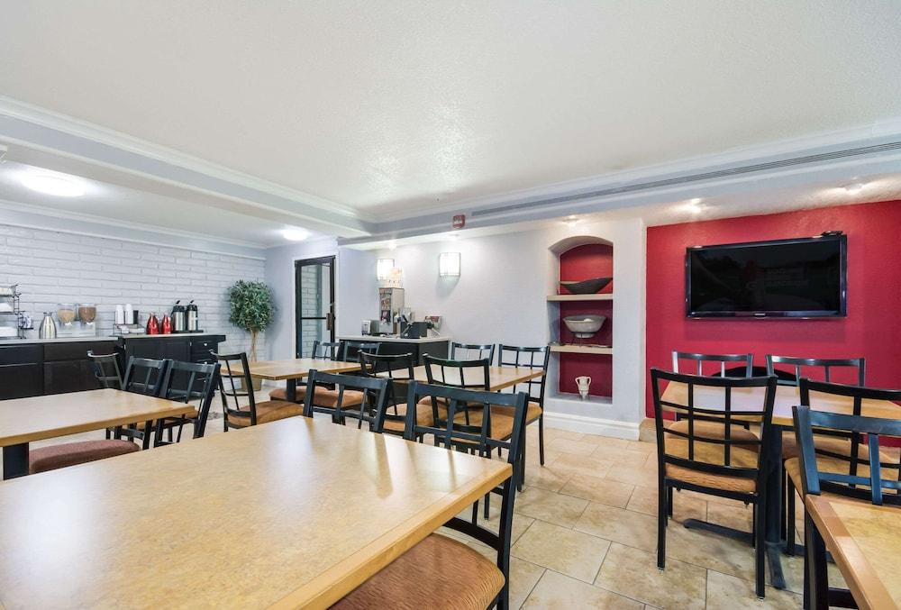 Econo Lodge photo 31
