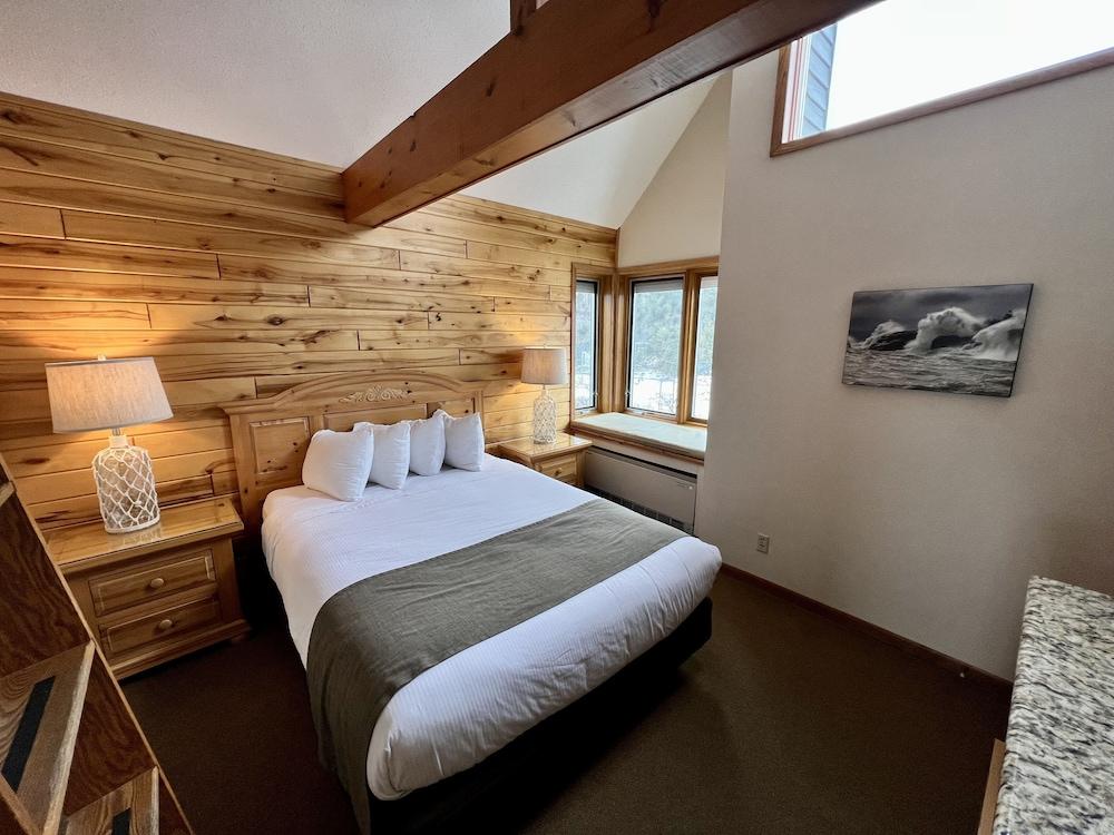 Bluefin Bay on Lake Superior photo 38