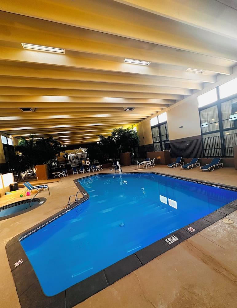 Clarion Inn & Suites Roswell photo 26