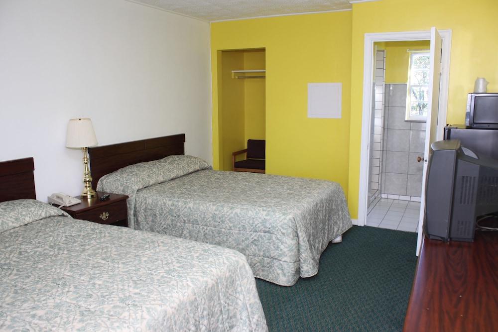 Kenwood Motel photo 13