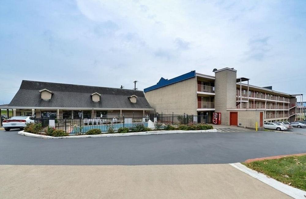 Hilltop Inn photo 1