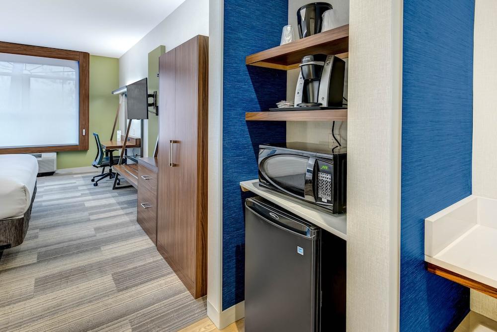Holiday Inn Express Woodbridge by IHG photo 39