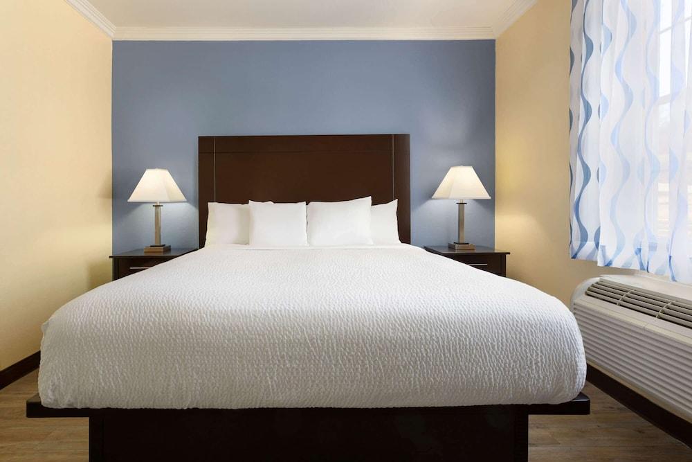 Days Inn & Suites by Wyndham Euless DFW Airport South photo 42