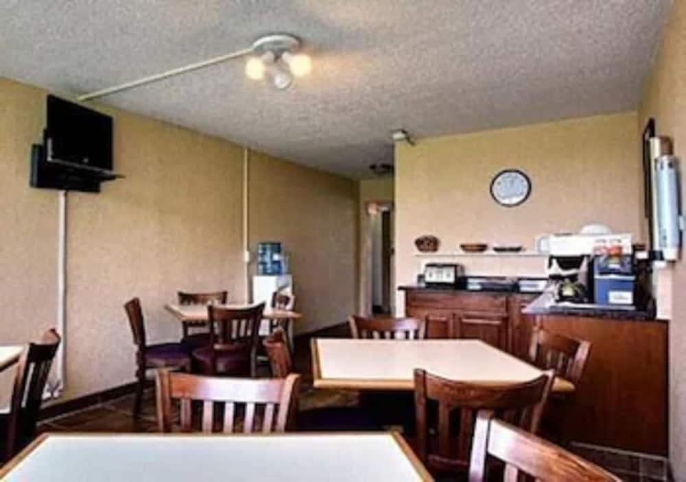 Airport Inn Flint photo 7