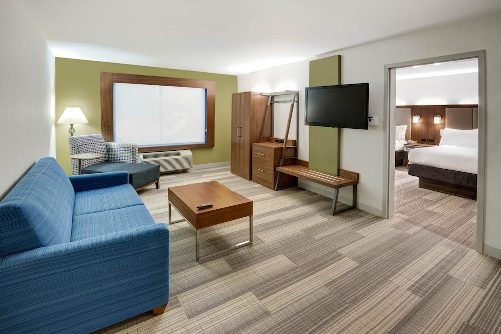 Holiday Inn Express Woodbridge by IHG photo 5