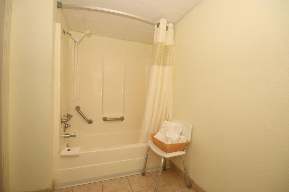 Hamilton Inn Jonesville NC photo 31