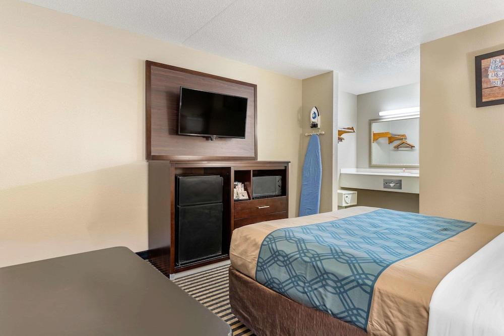 Econo Lodge Florence - Darlington photo 7