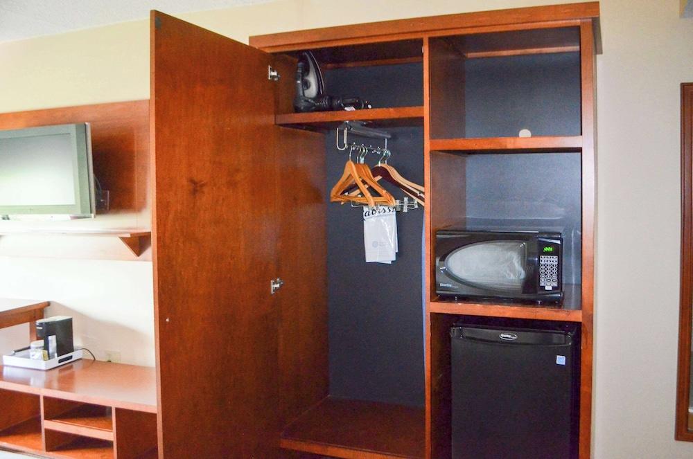 Radisson Hotel Detroit Metro Airport photo 12