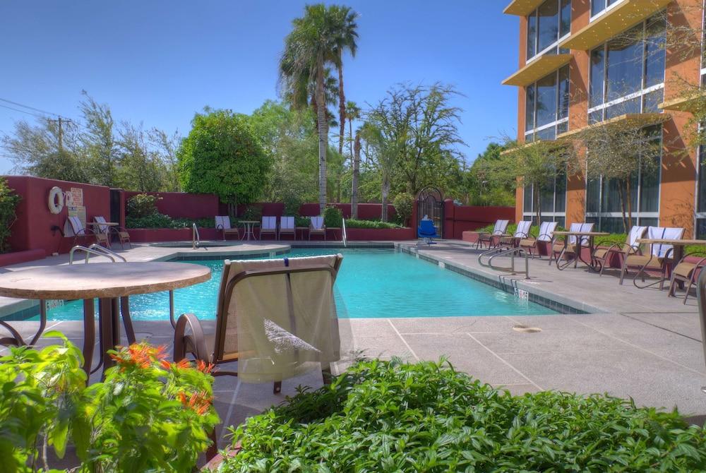 Holiday Inn Express & Suites Phoenix Midtown by IHG photo 12