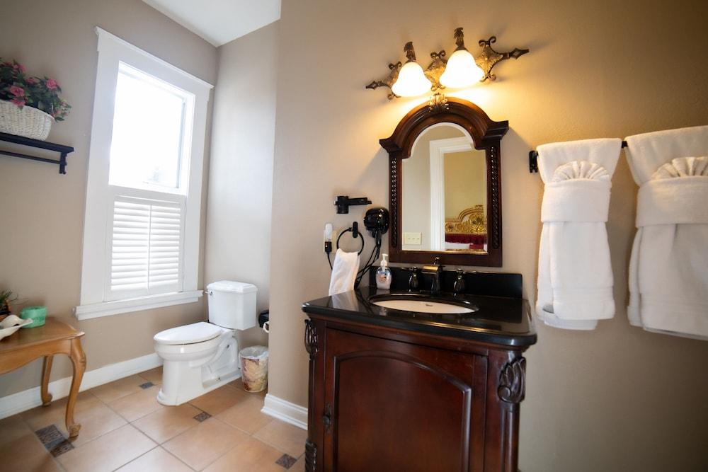 Oak Tree Hotel photo 84