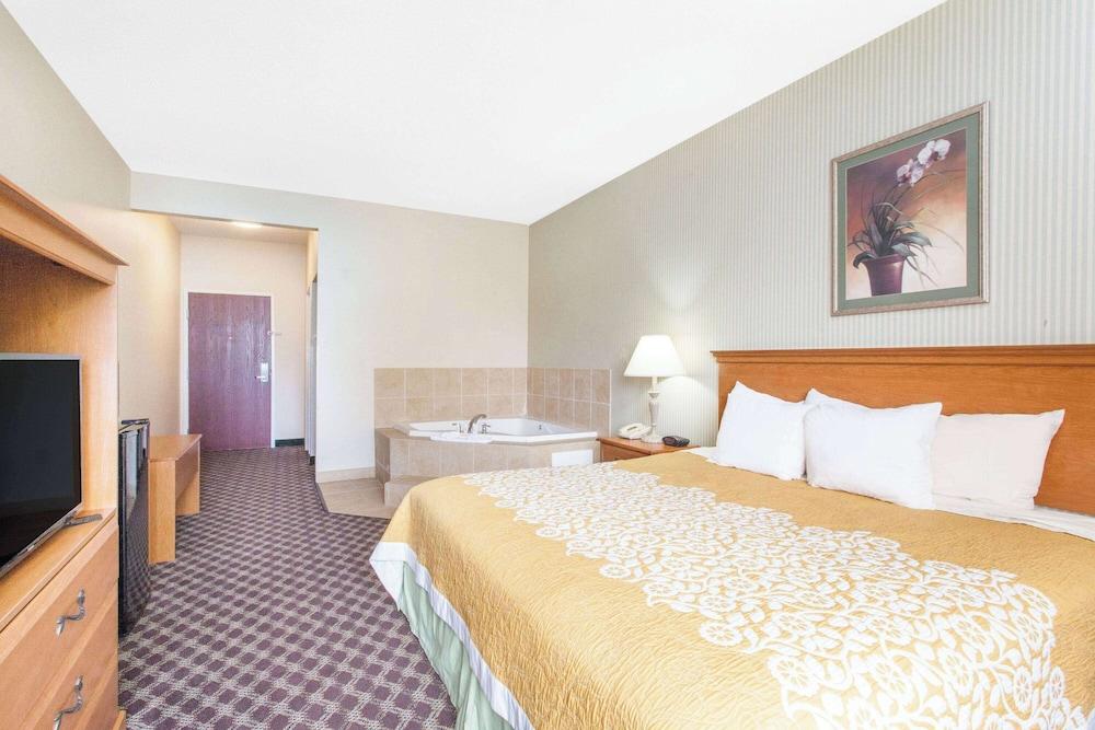 Days Inn & Suites by Wyndham Seaford photo 13