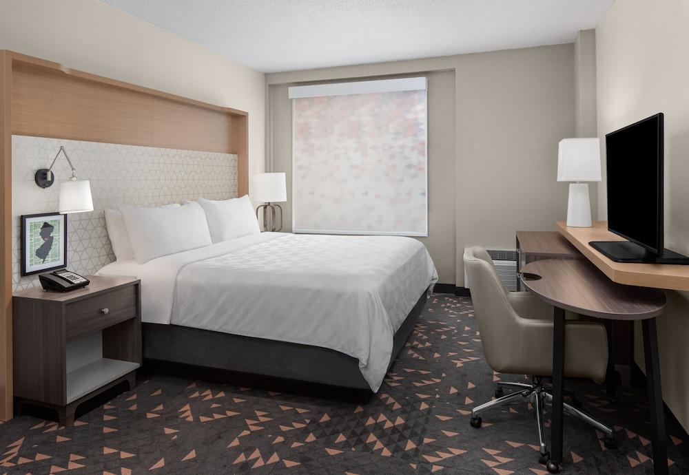 Holiday Inn Hasbrouck Heights-Meadowlands by IHG photo 7