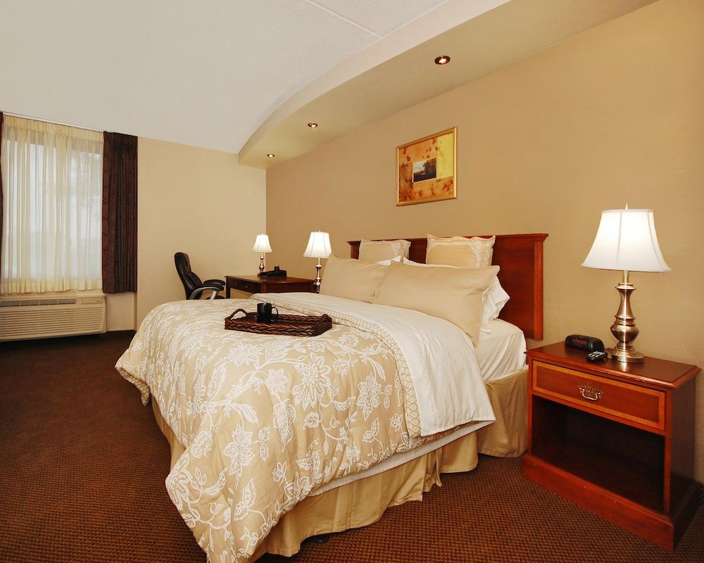 The Plaza Inn & Suites photo 18