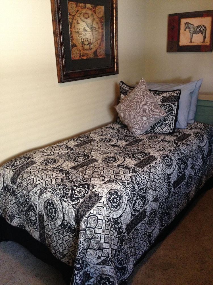 Monroe Street Suites photo 10