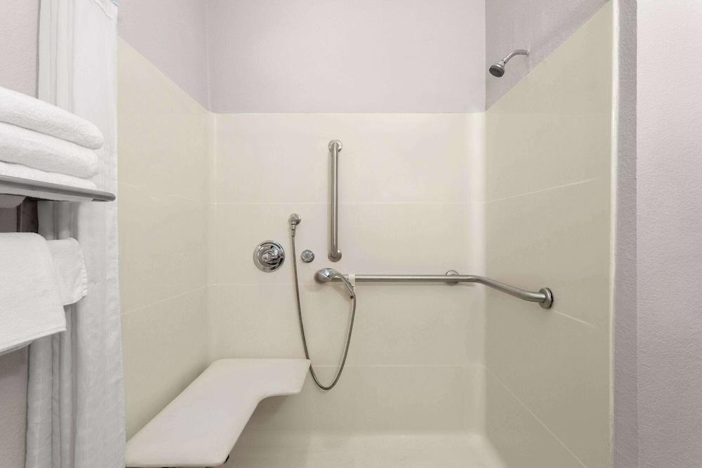 Microtel Inn & Suites by Wyndham Panama City photo 37