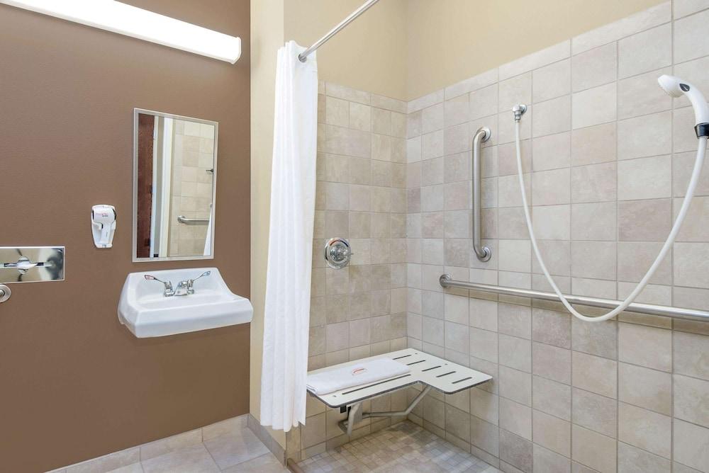 Microtel Inn & Suites by Wyndham Sidney photo 11