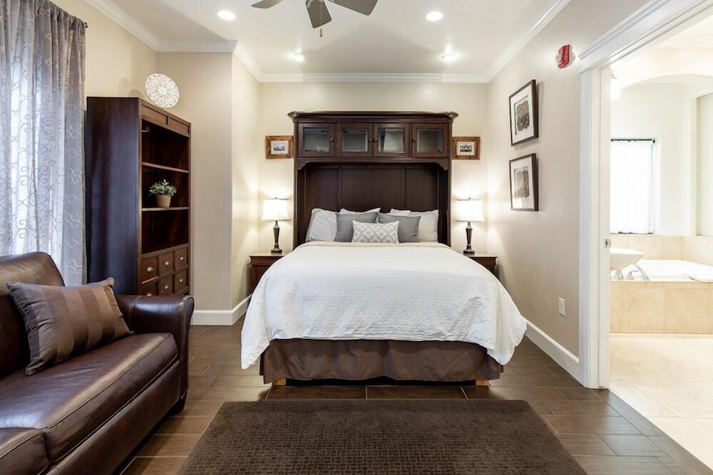 Aspenwood Manor photo 36