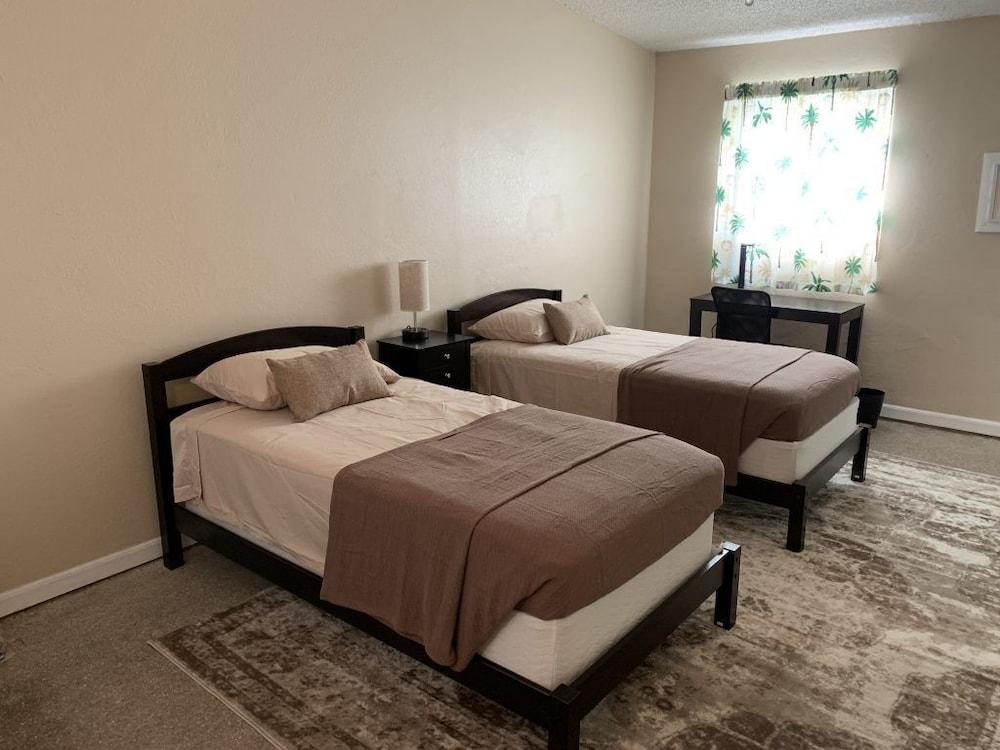 Sebastian Gardens Inn & Suites photo 8