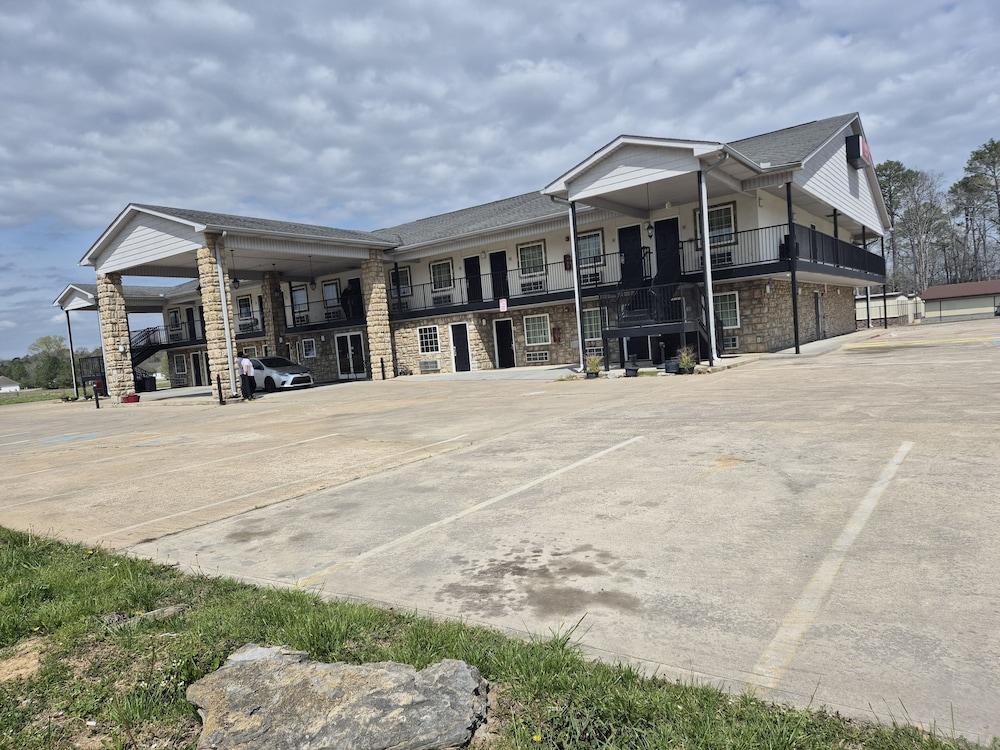 General Bragg Inn & Suites Chickamauga photo 1