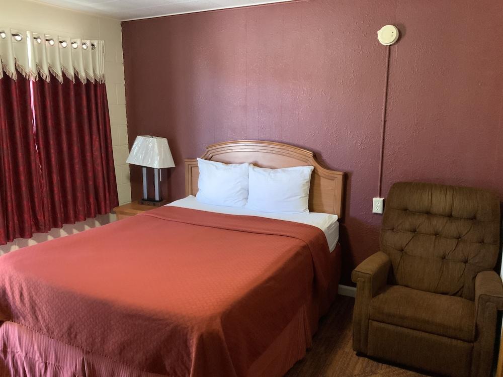 Frontier Motel photo 7