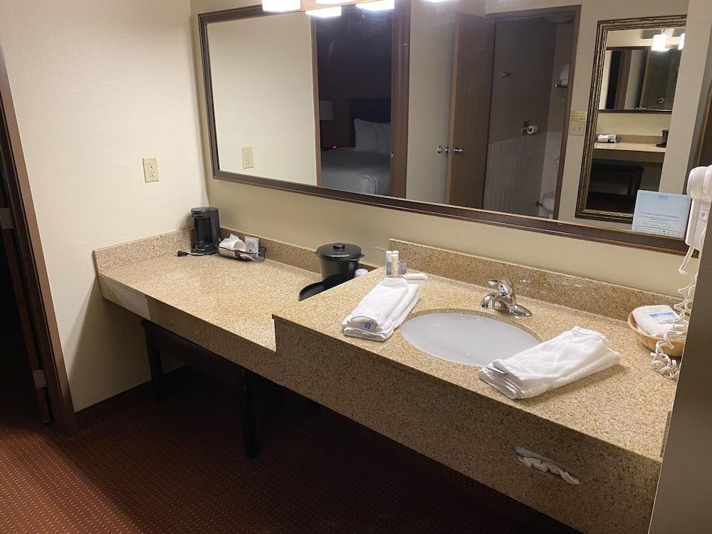 AmericInn by Wyndham Valley City - Conference Center photo 24