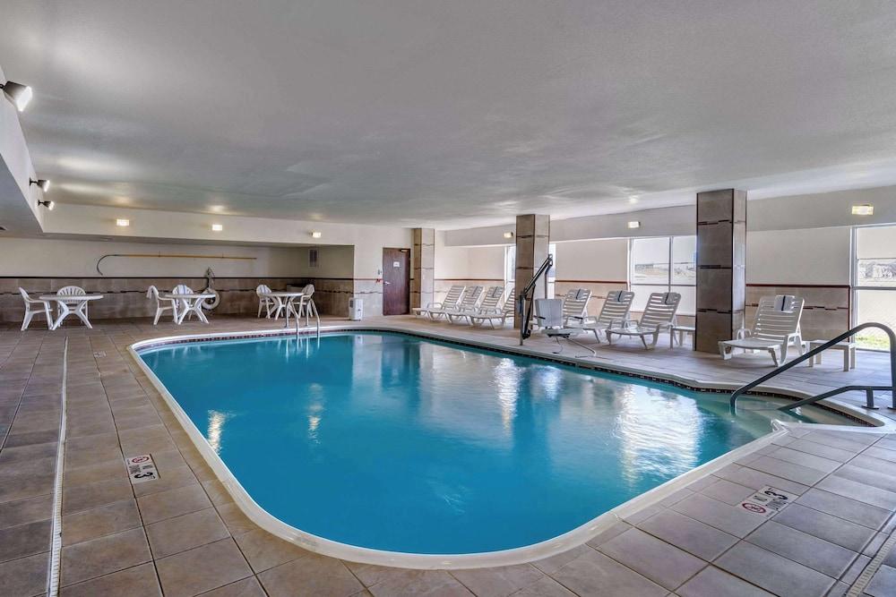 Quality Suites Addison - Dallas photo 11