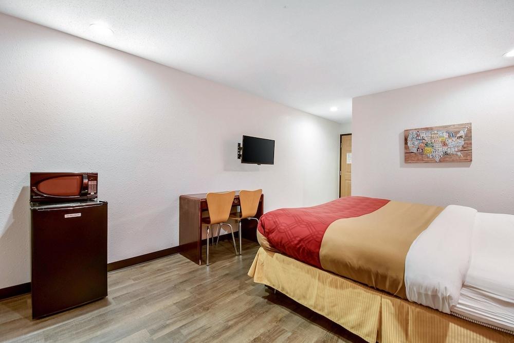 Econo Lodge Franklin photo 26