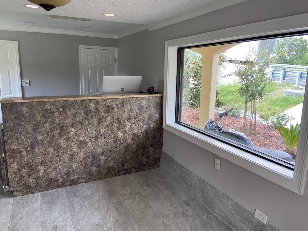 Savannah Inn and Suites photo 2