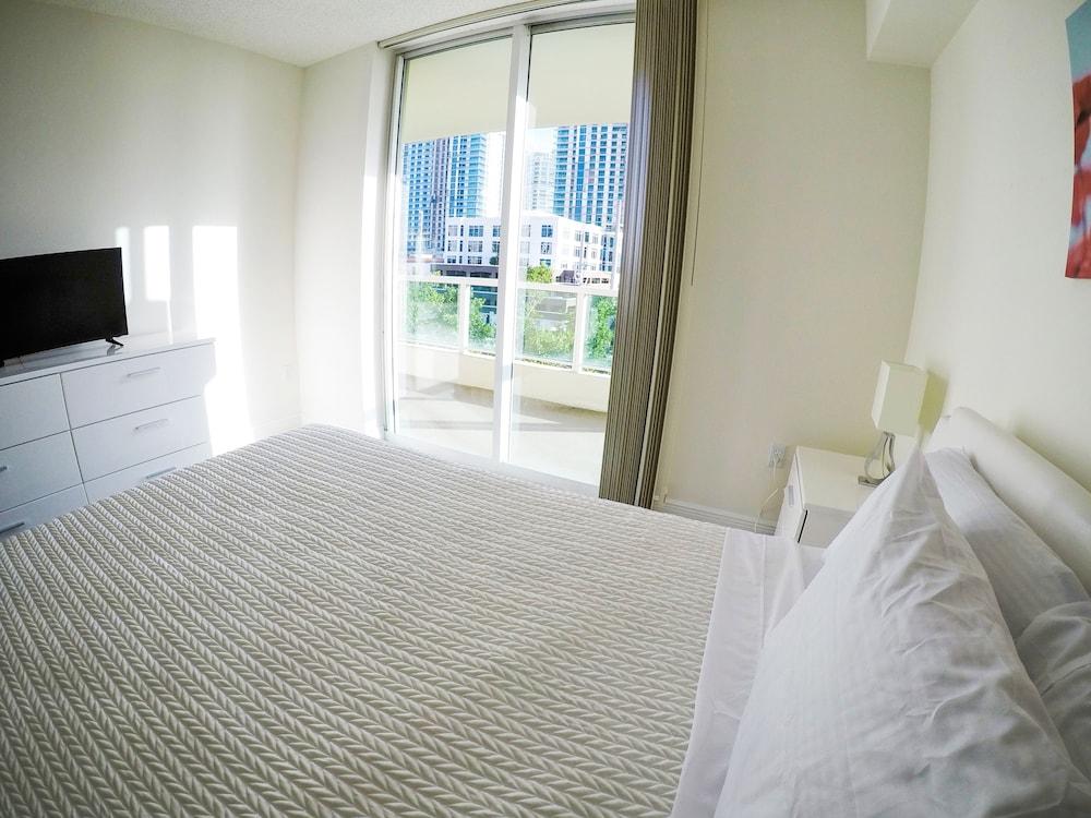 Intracostal Sunny Isles photo 6