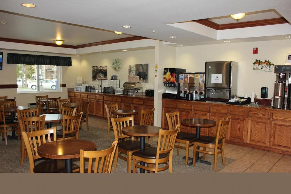 Yellowstone Lodge photo 19