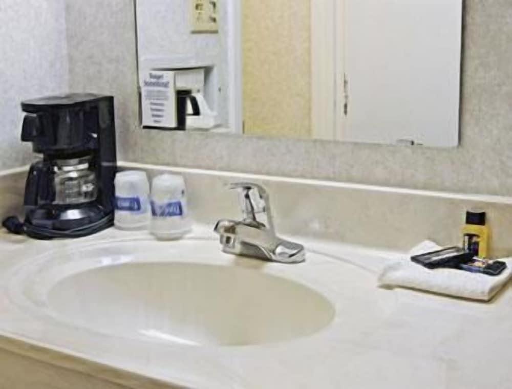 Farmington Inn photo 10