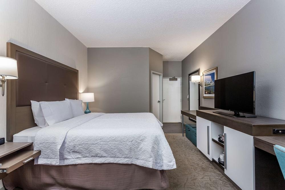 Hampton Inn Milwaukee-Airport photo 13
