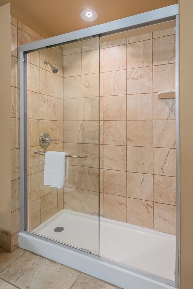 Landmark Suites photo 24