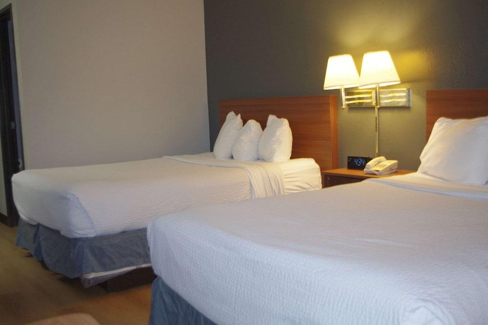 Econo Lodge El Paso, IL photo 19