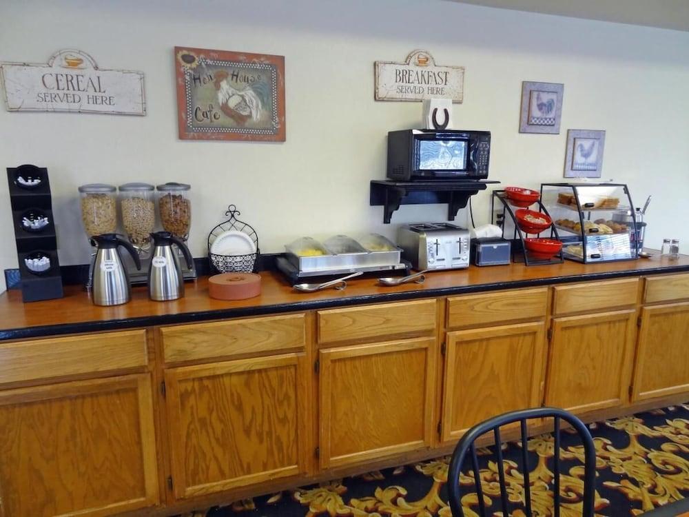 Texan Inn By OYO Beeville US-181 photo 22