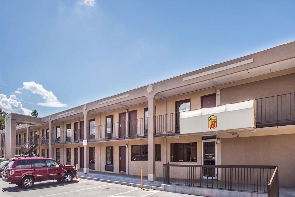 Super 8 by Wyndham Camp Springs/Andrews AFB DC Area photo 1