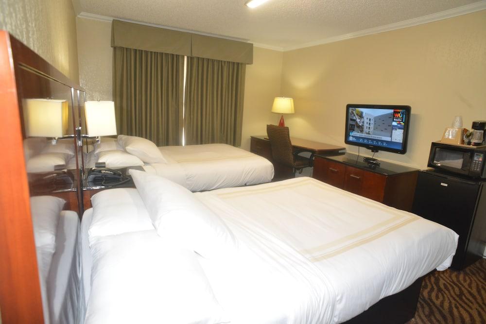 Hometown Inn & Suites photo 14